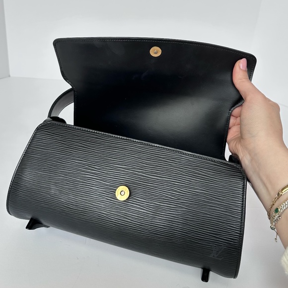 Louis Vuitton Black Epi Nocturne PM Vintage Shoulder Bag - Picture 10 of 13